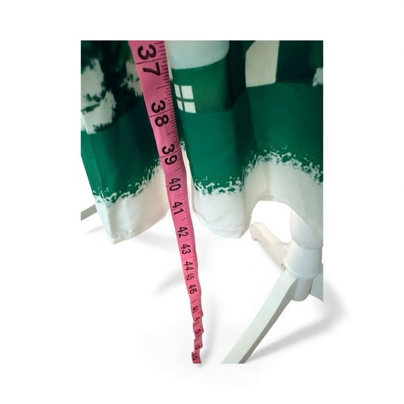 Christmas dress, very light weight 1XL
See pictures for measurements - Picture 4 of 8